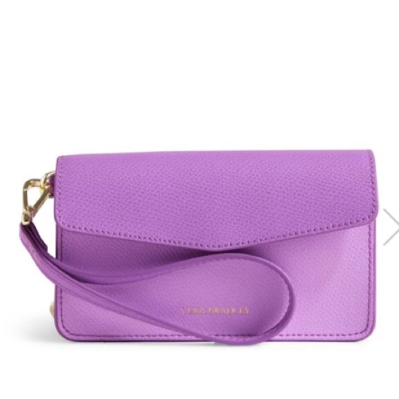 Vera Bradley Handbags - 🎉🎉🎉HOST PICK 11/28🎉🎉🎉 VB Leather Wristlet
